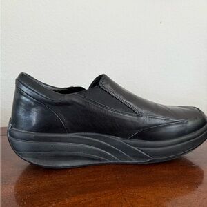 MBT Lofa Swiss Leather Loafers  9.5